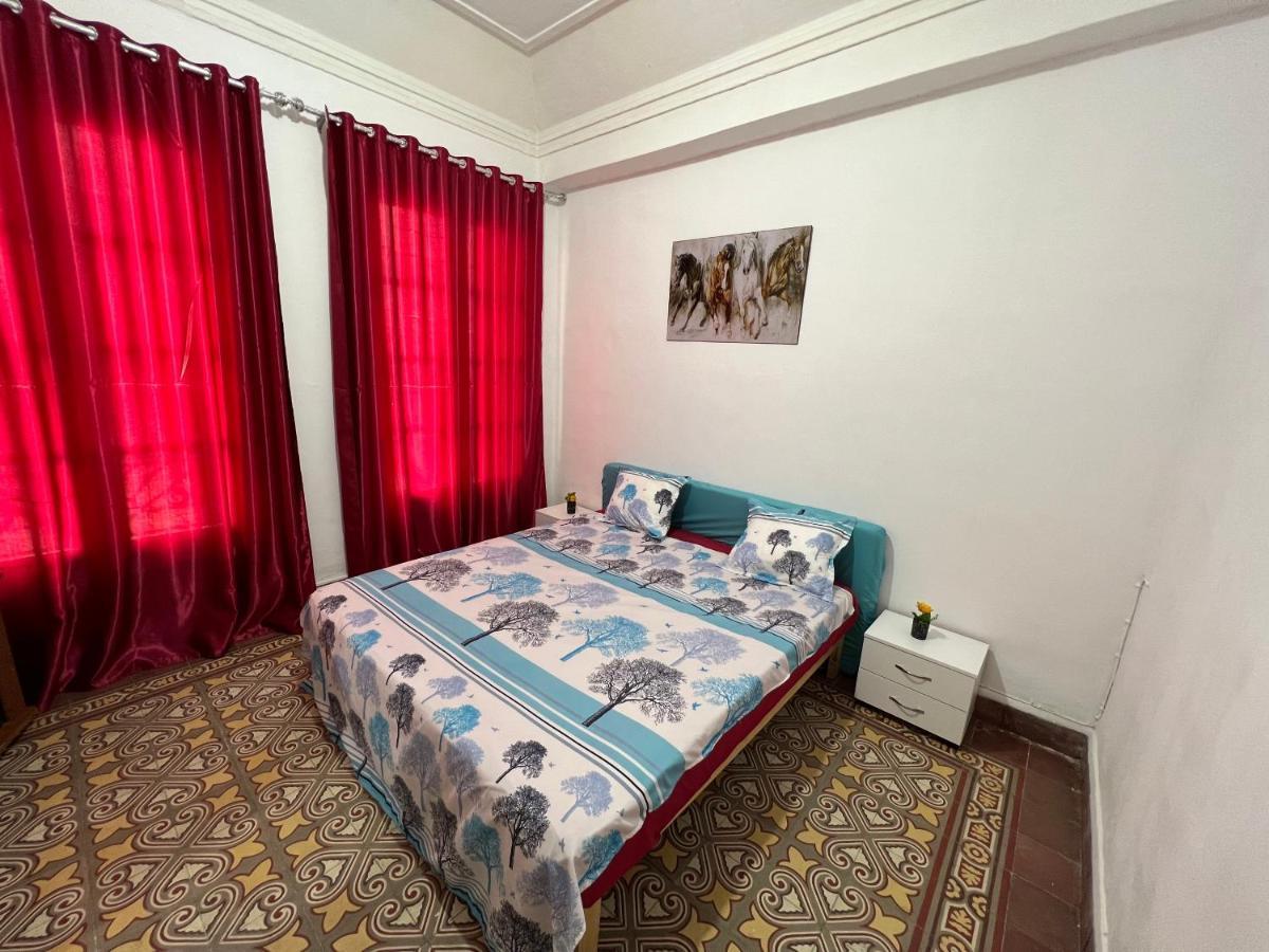 Studio Apartment *